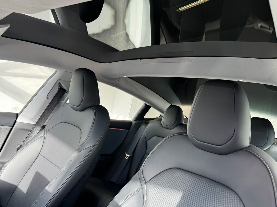 Tesla Model 3 RWD 4d