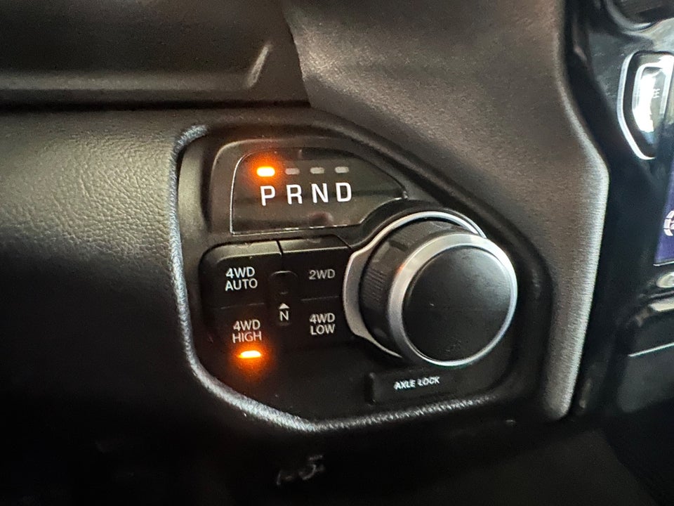 Dodge RAM 1500 5,7 V8 Hemi Big Horn Night aut. 4d