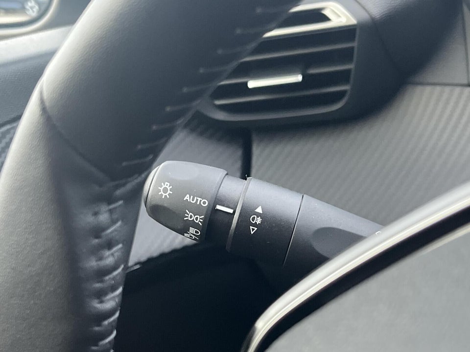 Peugeot e-208 50 Style 5d