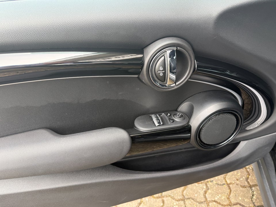 MINI Cooper SE Essential 3d