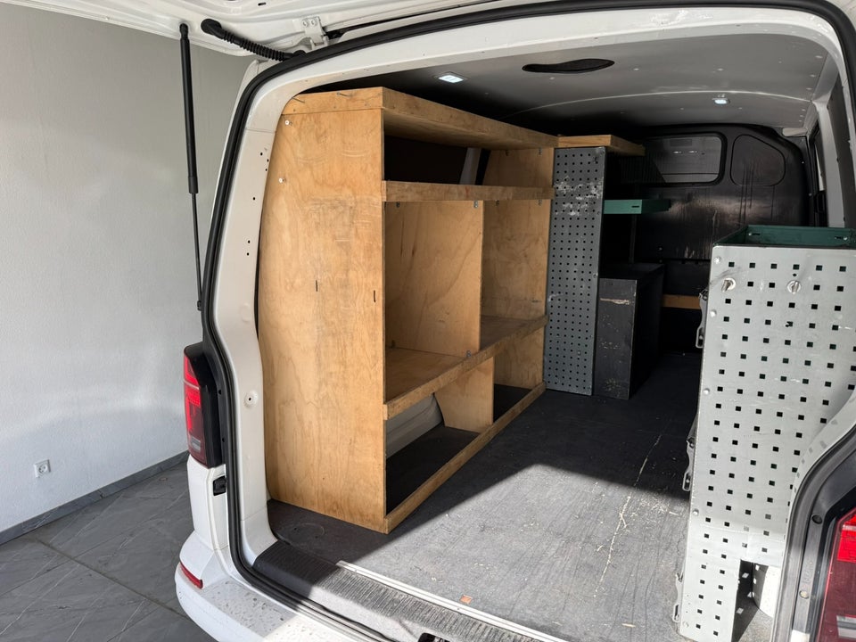 VW Transporter 2,0 TDi 150 Kassevogn DSG lang