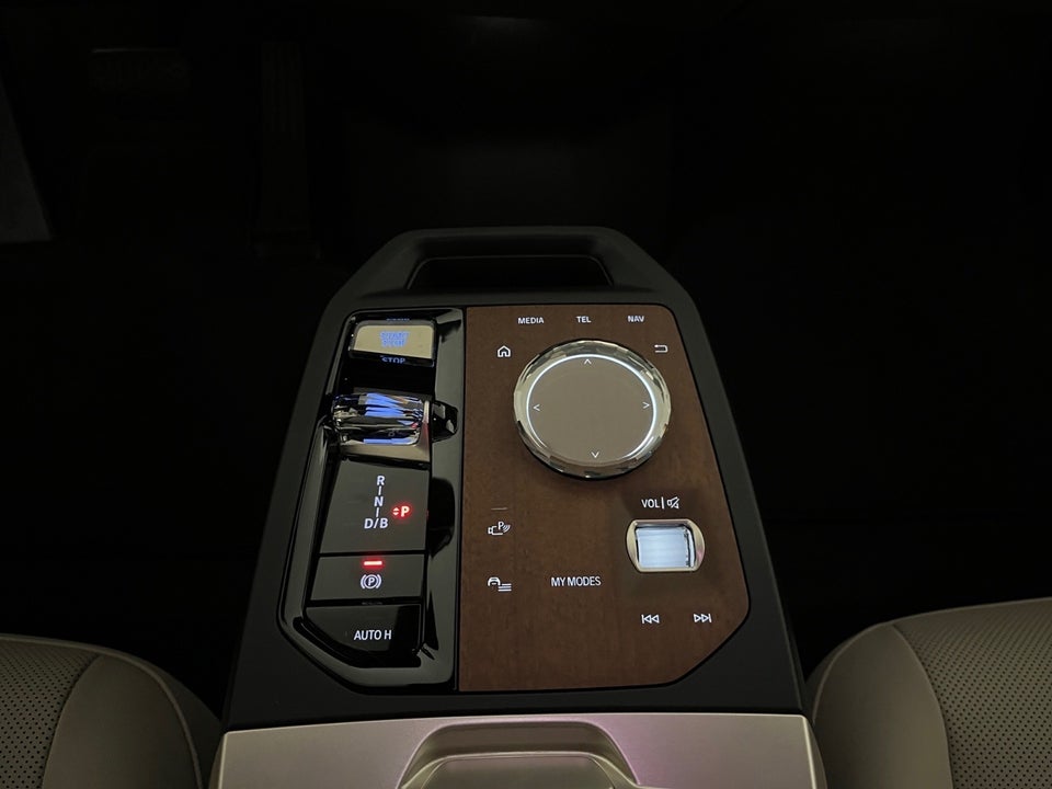 BMW iX xDrive40 Supercharged 5d