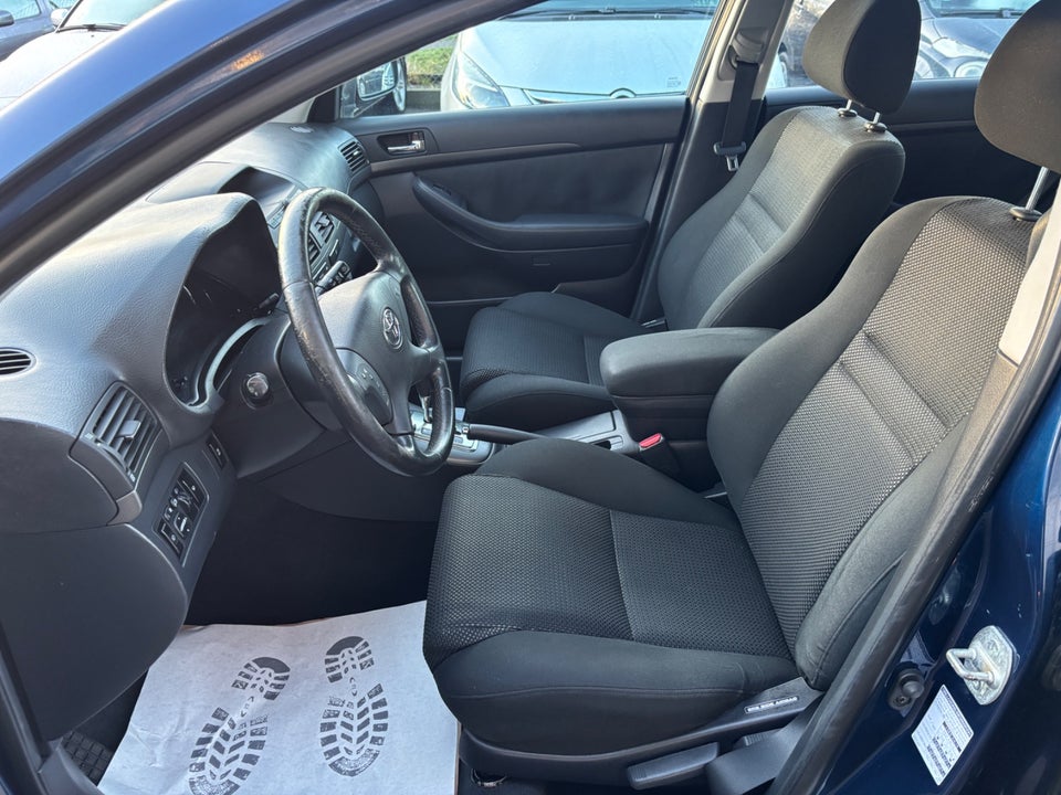 Toyota Avensis 2,4 Sol stc. aut. 5d