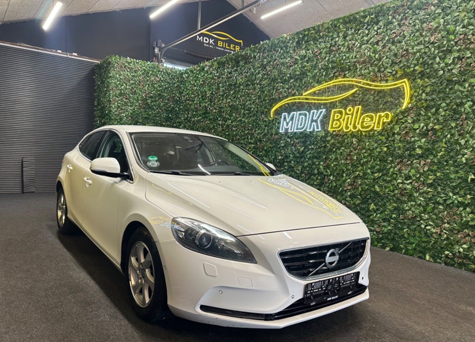 Volvo V40 1,6 D2 115 Momentum 5d