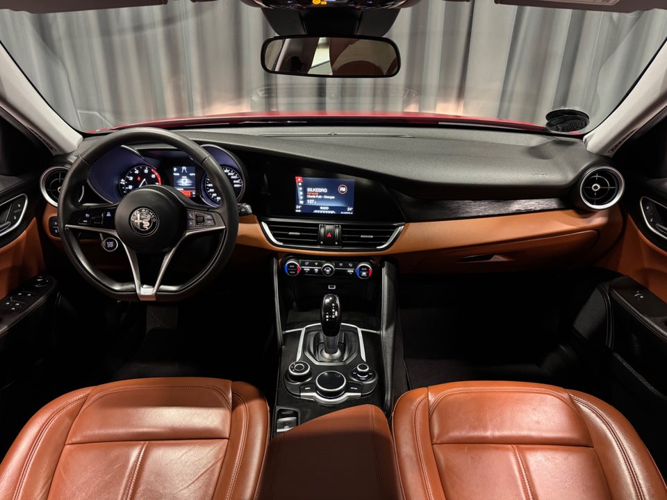 Alfa Romeo Giulia 2,0 T 200 Super aut. 4d