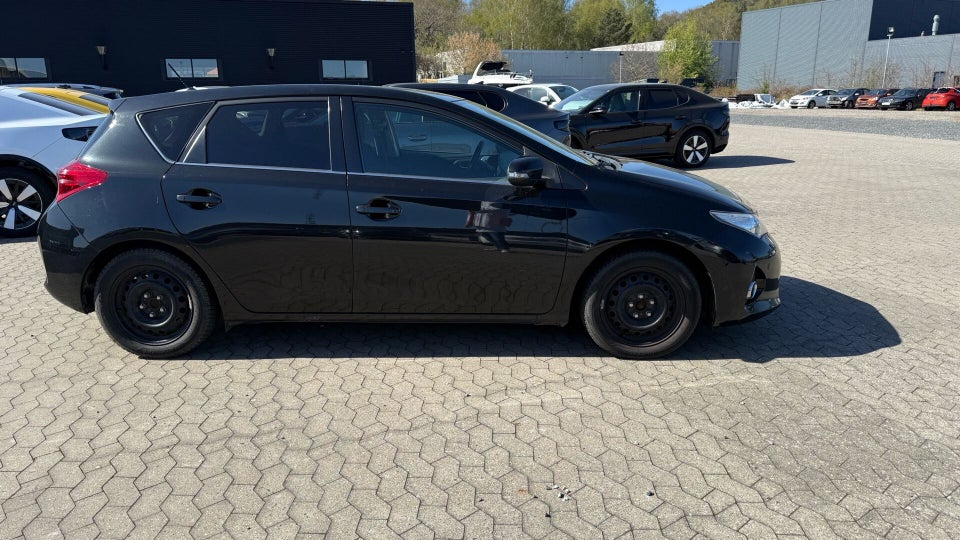 Toyota Auris 1,6 T2 Premium Comfort 5d