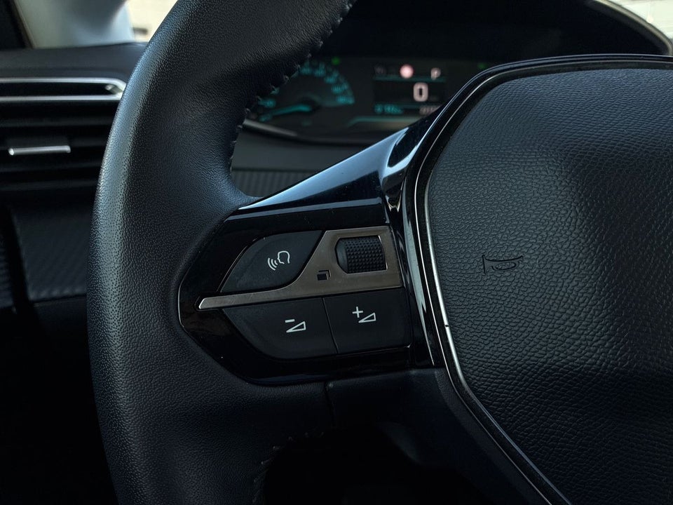 Peugeot e-208 50 Active 5d