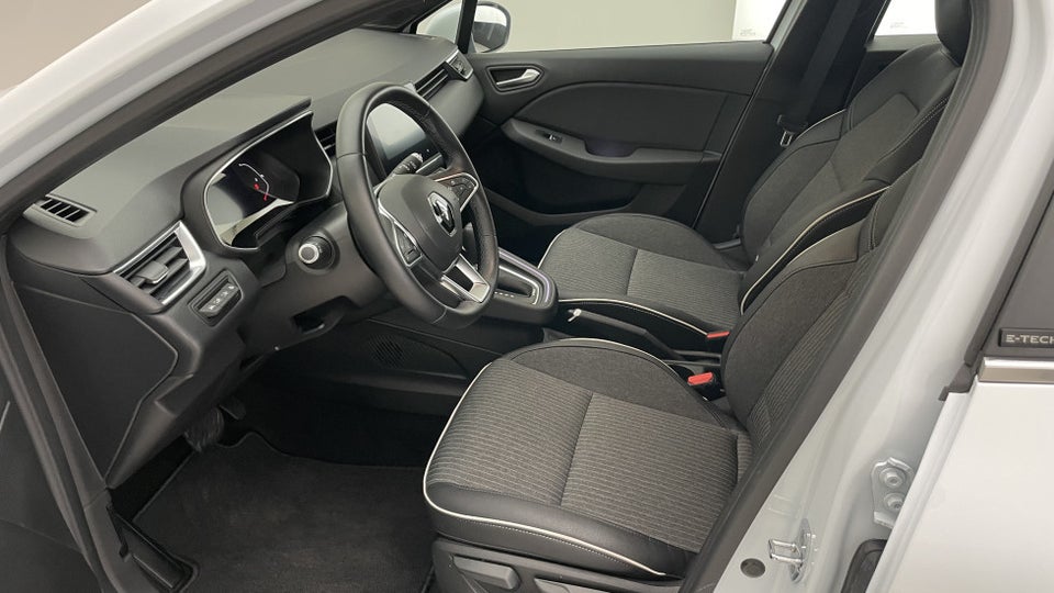 Renault Clio V 1,6 E-Tech Intens 5d