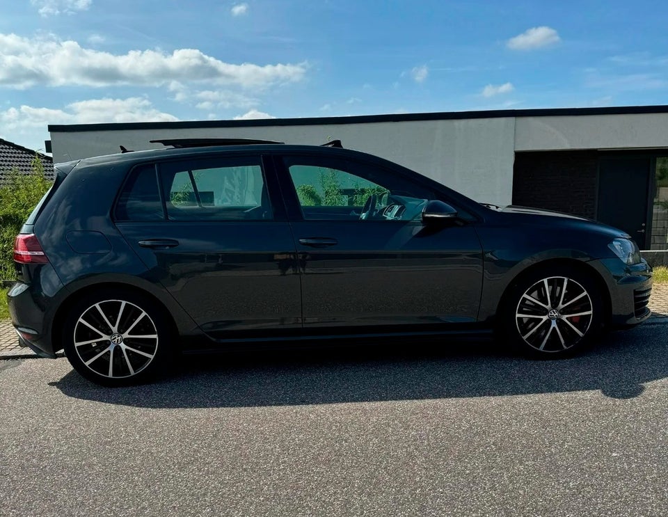 VW Golf VII 2,0 GTi DSG BMT 5d