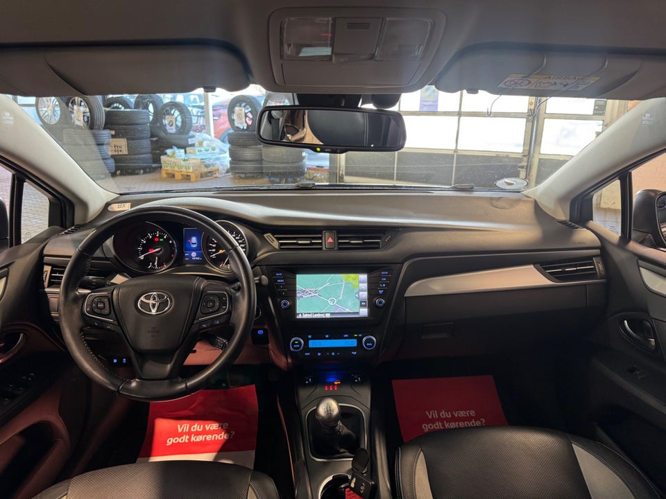 Toyota Avensis 1,8 VVT-i T1 Touring Sports 5d