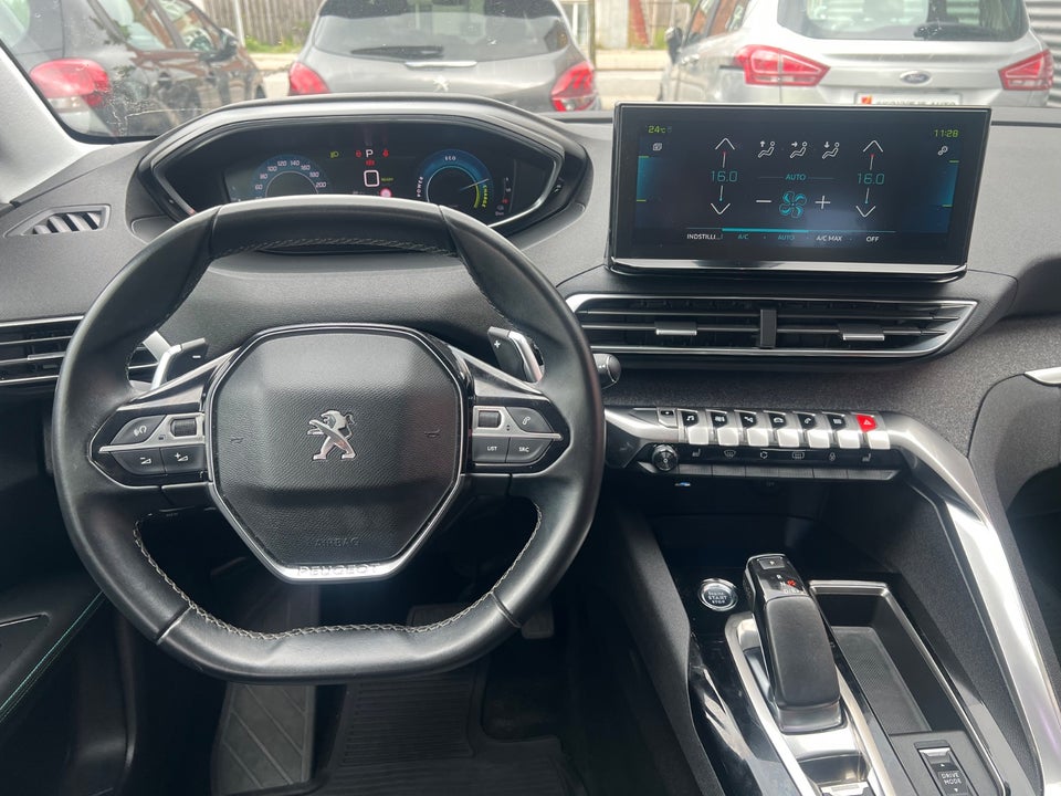 Peugeot 3008 1,6 Hybrid First Selection EAT8 5d