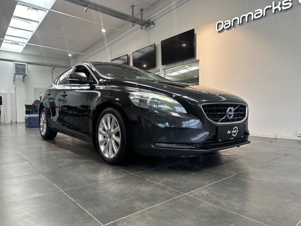 Volvo V40 CC 2,0 D3 150 Momentum aut. 5d