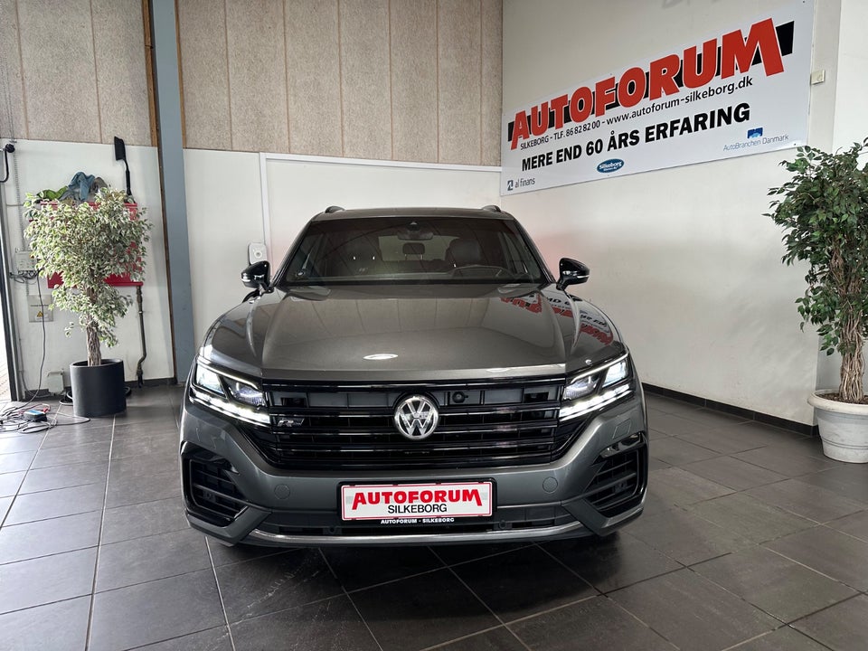 VW Touareg 3,0 TDi 286 R-line aut. 4Motion 5d