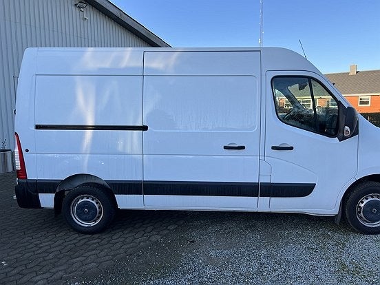 Renault Master III T35 2,3 dCi 145 L2H2 Kassevogn