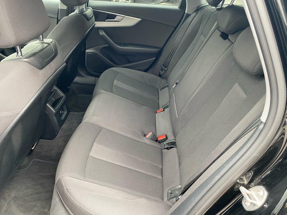 Audi A4 40 TDi Sport Prestige Selection Tour Avant S-tr. 5d