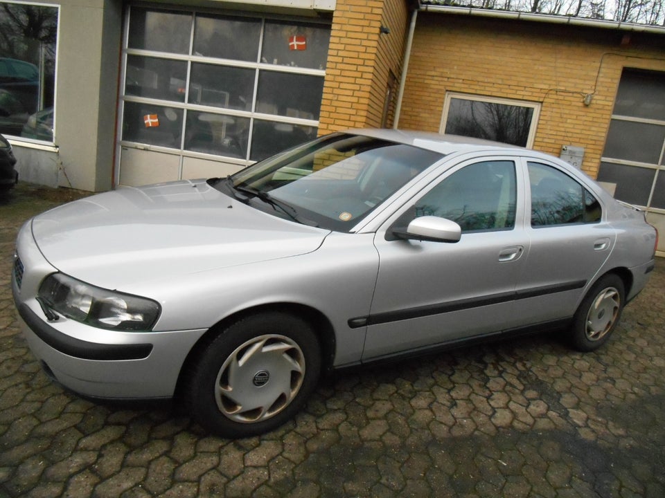 Volvo S60 2,4 140 aut. 4d