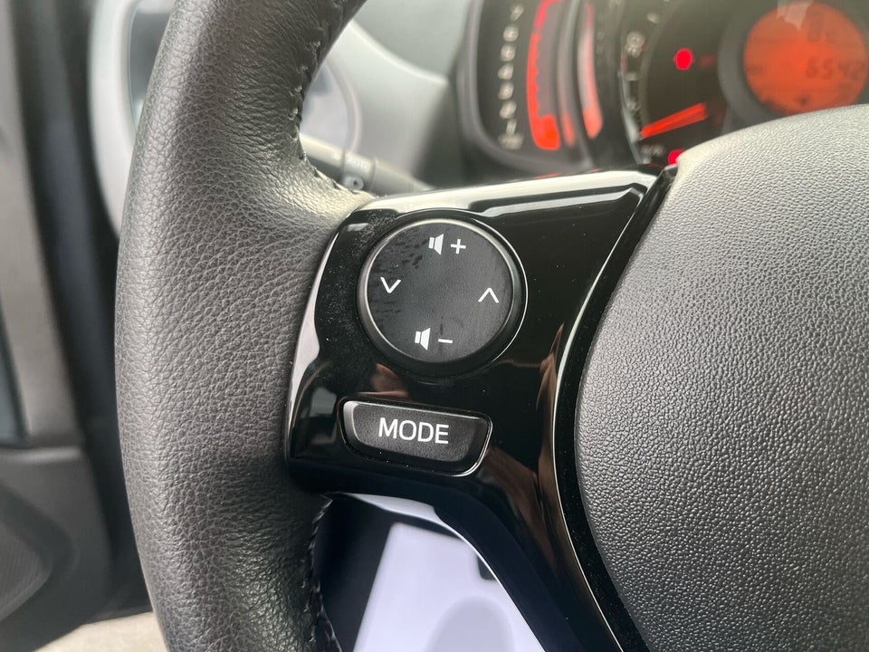 Toyota Aygo 1,0 VVT-i x-press 5d