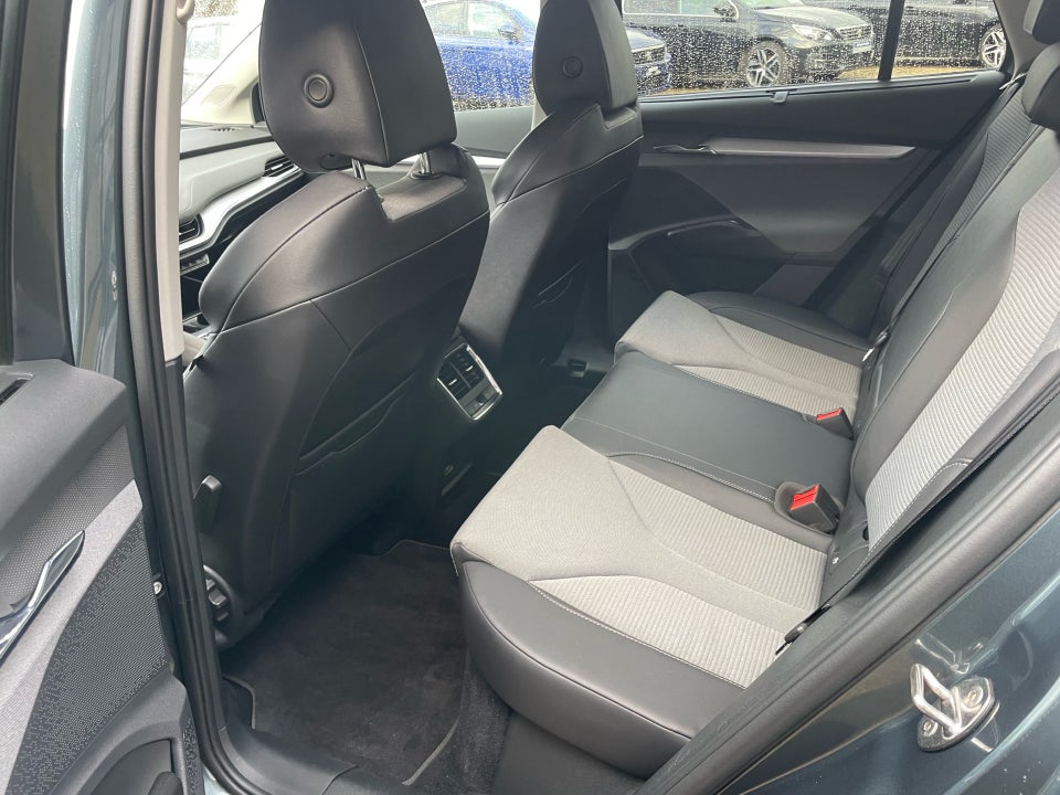 Skoda Enyaq 80 iV Plus Loft 5d