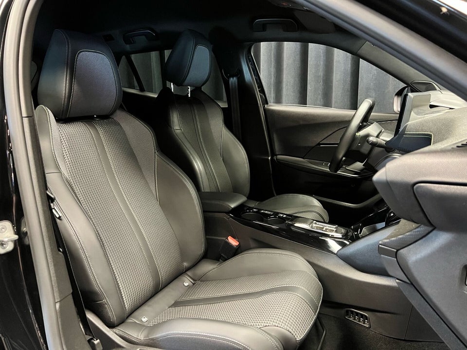 Peugeot e-2008 50 GT 5d
