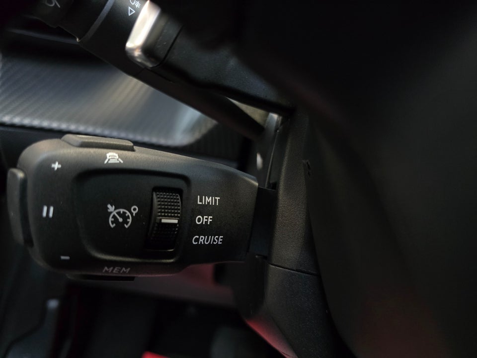 Peugeot 208 1,2 PureTech 100 Allure EAT8 5d