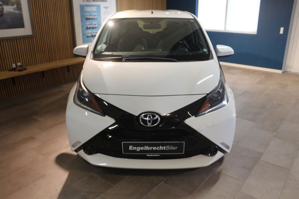 Toyota Aygo 1,0 VVT-i x-play x-touch 5d