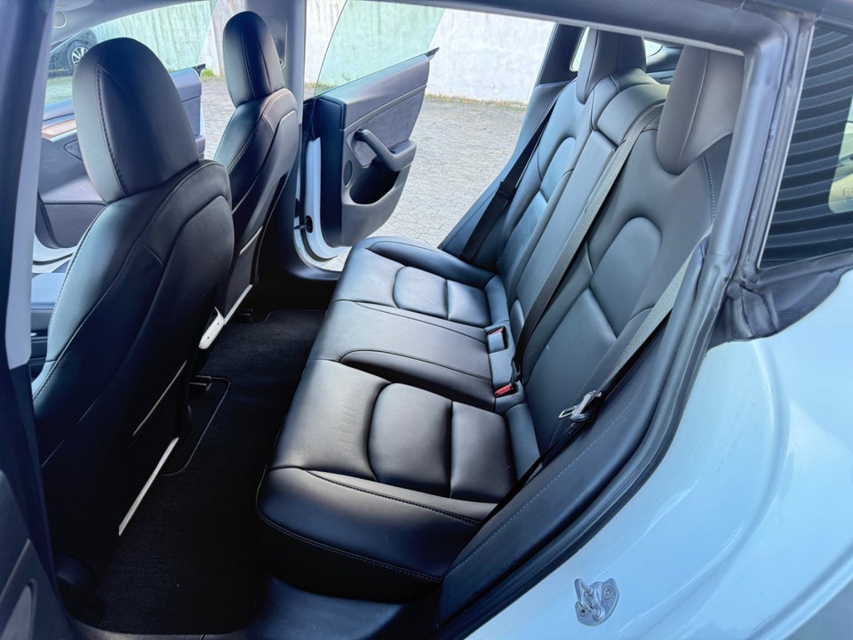 Tesla Model 3 Long Range AWD 4d