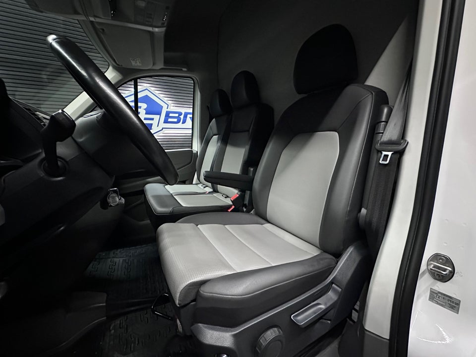 VW Crafter 35 2,0 TDi 177 Kassevogn L3H3 aut.