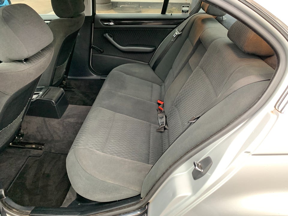 BMW 320i 2,2 aut. 4d