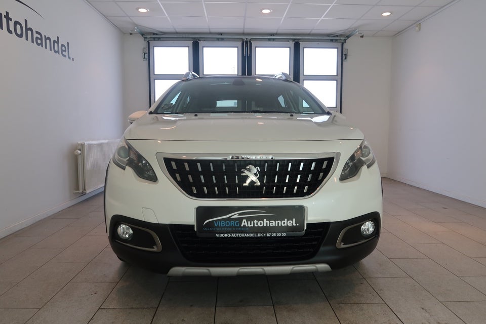 Peugeot 2008 1,6 BlueHDi 100 Selection Sky 5d