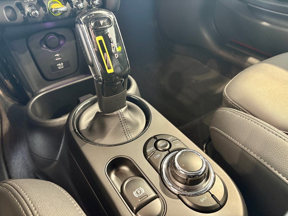 MINI Cooper SE Essential 3d