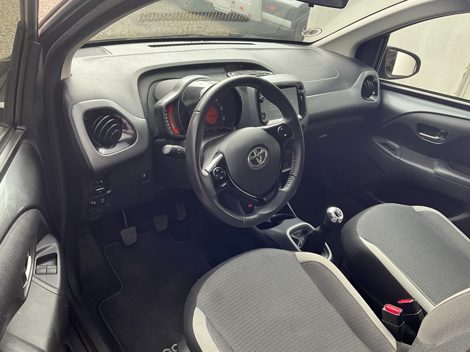 Toyota Aygo 1,0 VVT-i x-play 5d