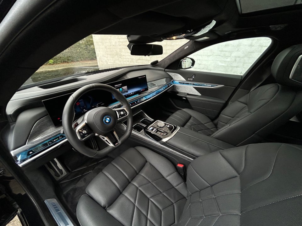 BMW i7 xDrive60 M-Sport 4d