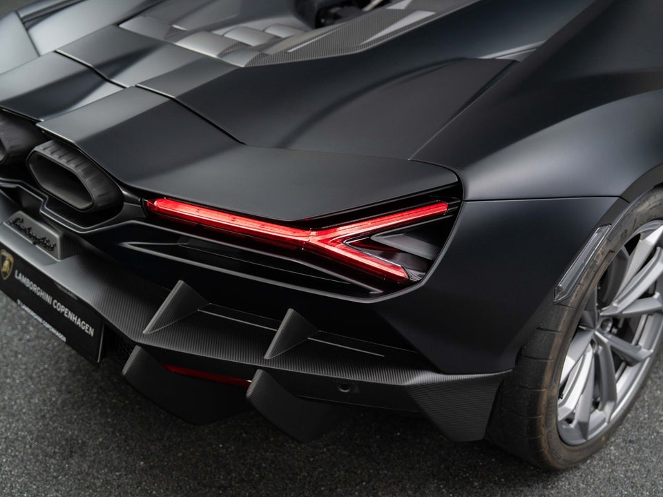 Lamborghini Revuelto 6,5  2d