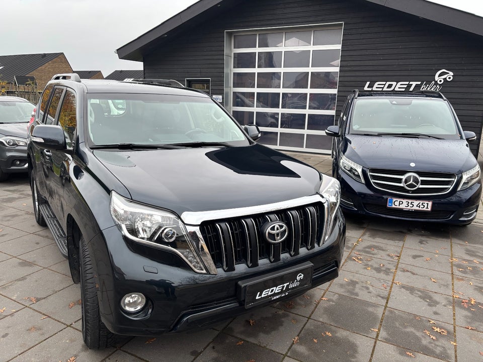 Toyota Land Cruiser 2,8 D-4D T2 aut. Van 5d