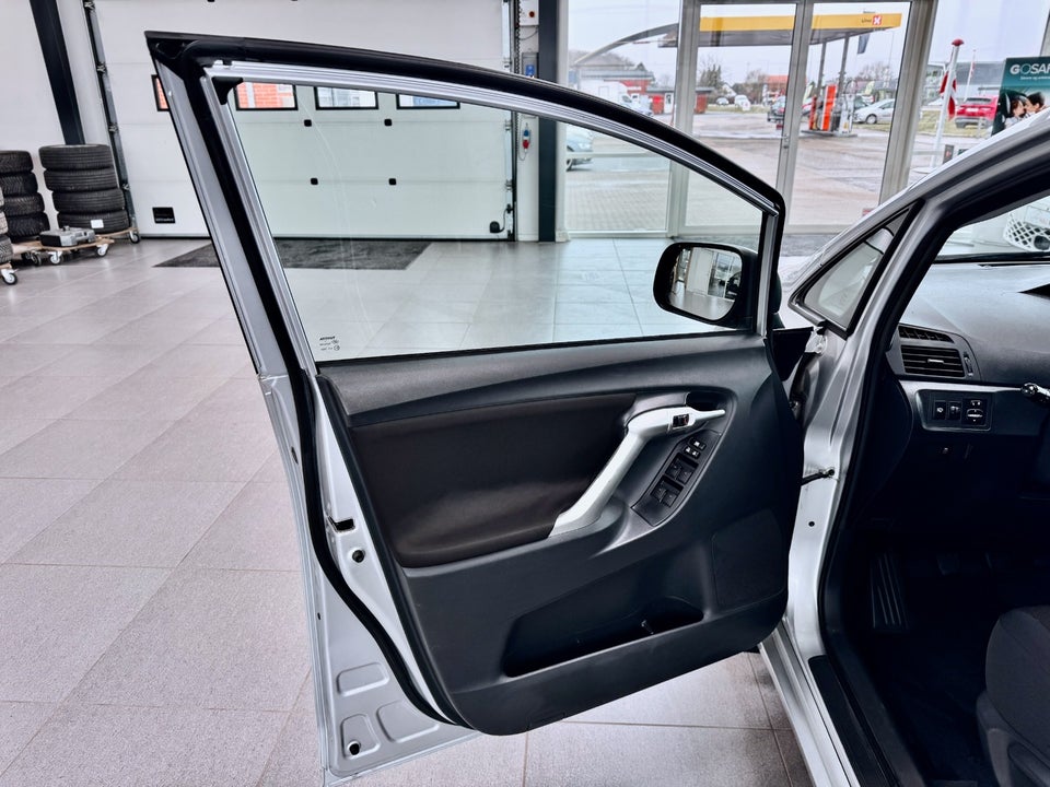 Toyota Verso 1,8 TX Skyview 7prs 5d