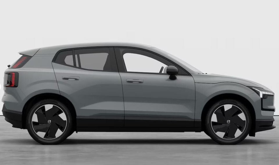 Volvo EX30 Extended Range Plus 5d