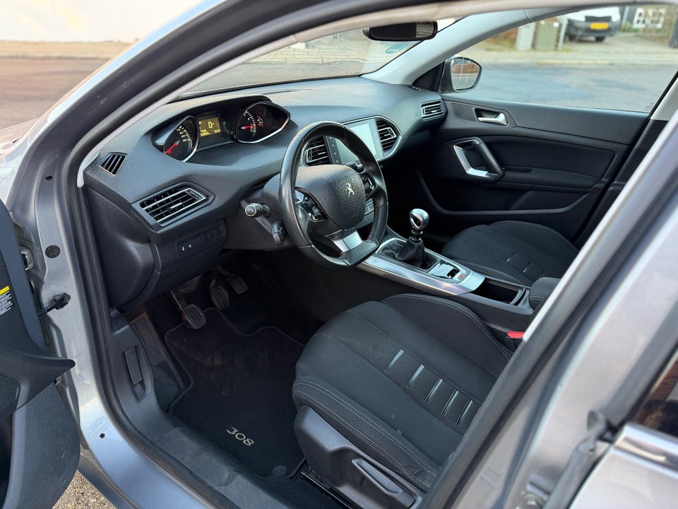 Peugeot 308 1,2 e-THP 130 Allure SW 5d