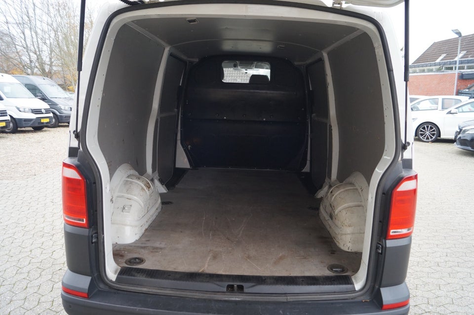 VW Transporter 2,0 TDi 140 Kassevogn DSG lang