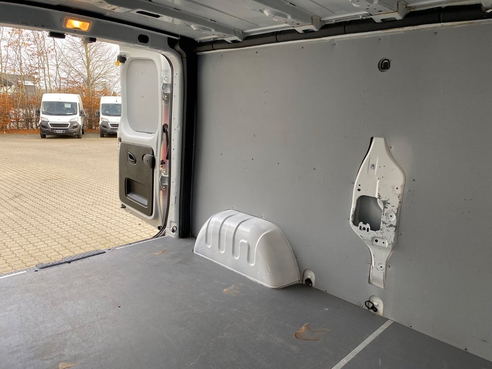 Renault Trafic T29 2,0 dCi 145 L2H1