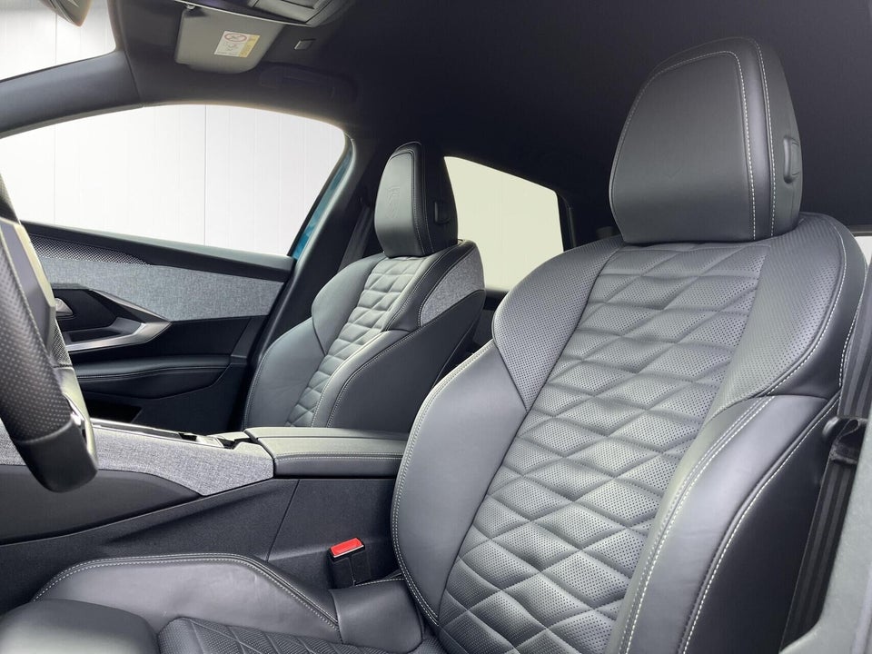 Peugeot e-3008 77 GT 5d