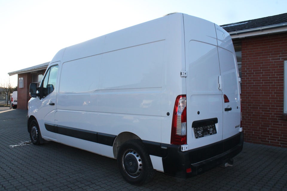 Renault Master IV T33 2,3 dCi 135 L2H2 Kassevogn
