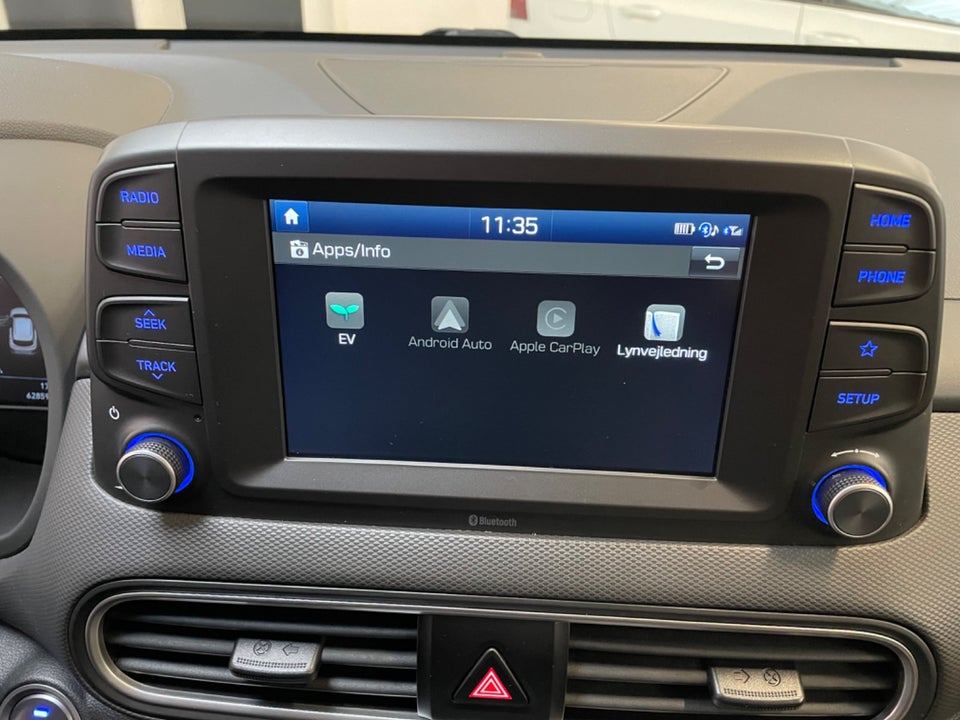 Hyundai Kona 64 EV Essential 5d