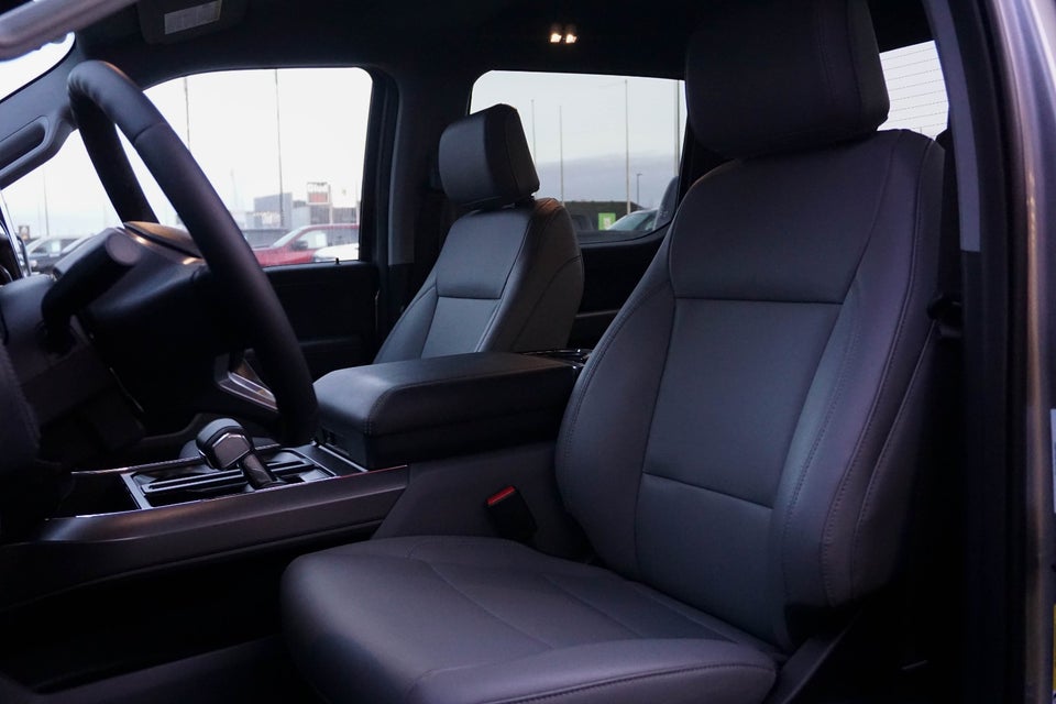 Ford F-150 123 Lightning Flash Extended Range 4d