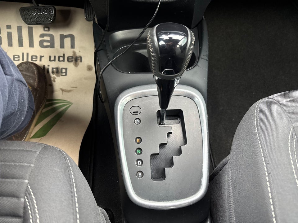 Toyota Yaris 1,5 Hybrid H1 e-CVT 5d