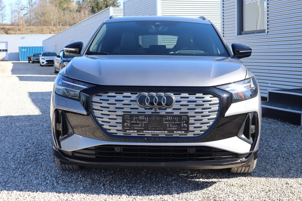 Audi Q4 e-tron 45 S-line quattro 5d