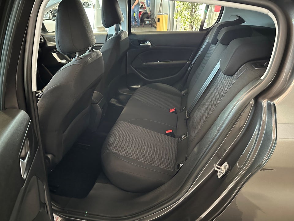 Peugeot 308 1,5 BlueHDi 130 Style 5d