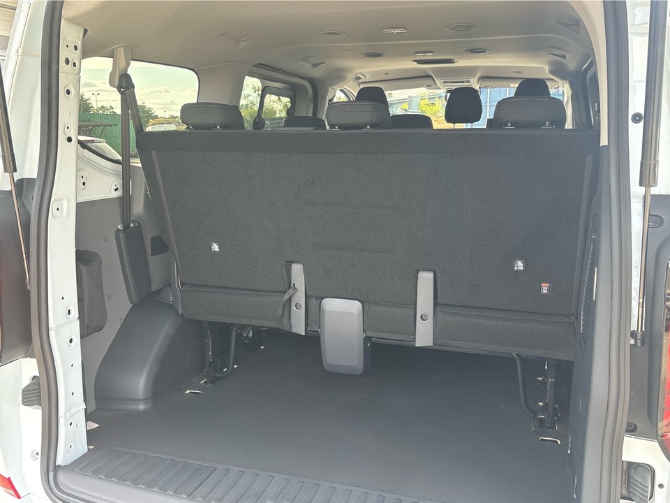 VW e-Caravelle 64 Basis SWB