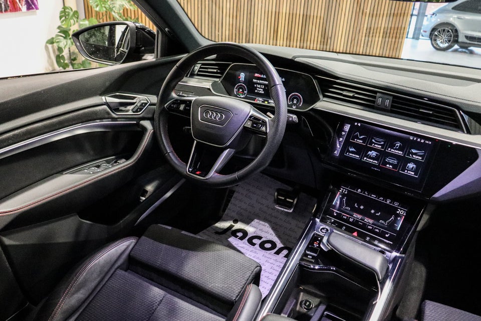 Audi Q8 e-tron 55 S-line quattro 5d