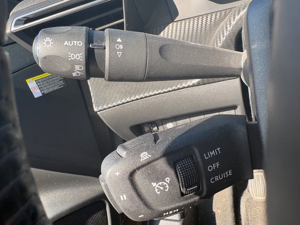 Peugeot 208 1,2 PureTech 100 Allure Sky 5d