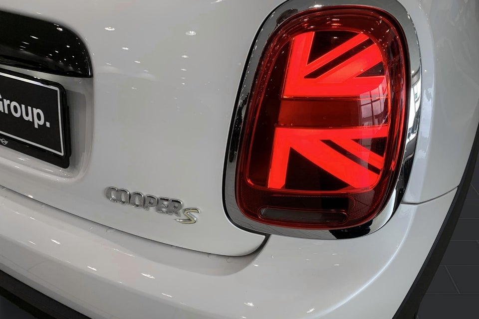 MINI Cooper SE Essential 3d